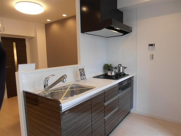 Kitchen. Counter kitchen bouncing conversations ☆