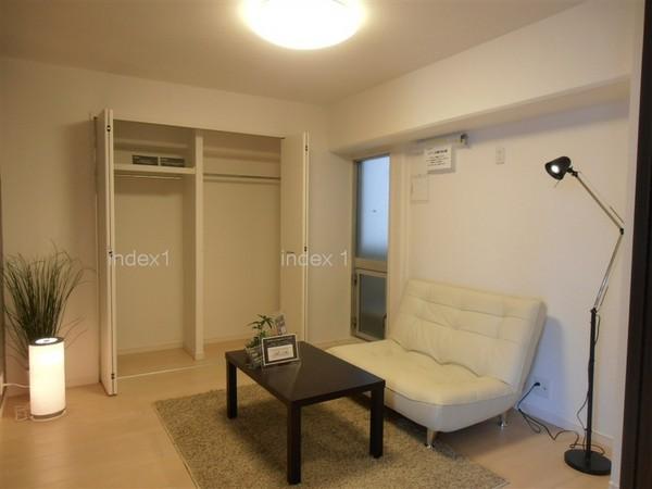 Non-living room. All furniture gift!