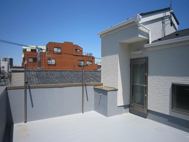 Balcony. Spacious of preeminent per sun roof balcony!