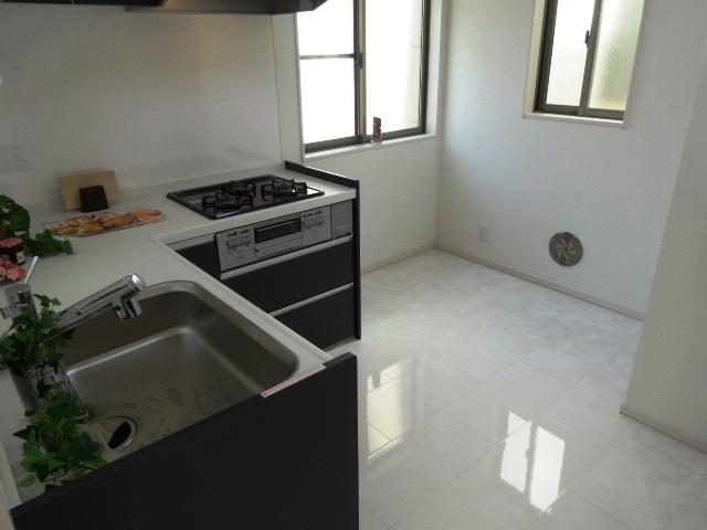 Kitchen. Indoor Building 3 (September 2013) Shooting