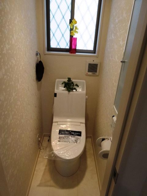 Toilet. Indoor Building 3 (September 2013) Shooting