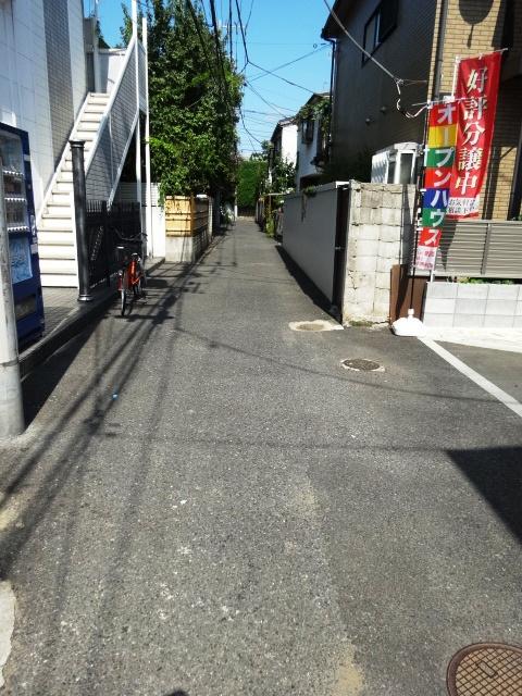 Local photos, including front road. (September 2013) Shooting