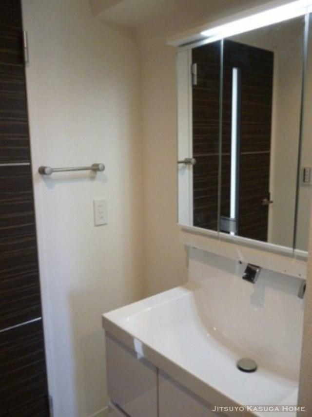 Wash basin, toilet. Indoor (September 2013) Shooting