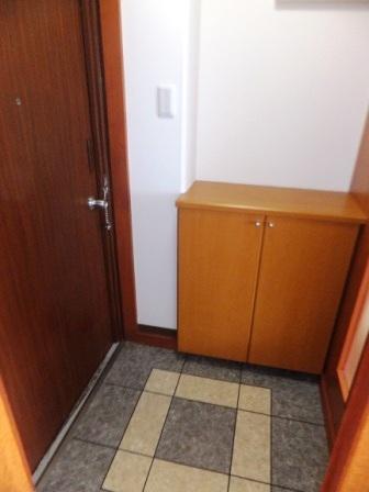 Entrance. Local (July 2013) Shooting