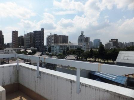 View photos from the dwelling unit. View from the site (July 2013) Shooting