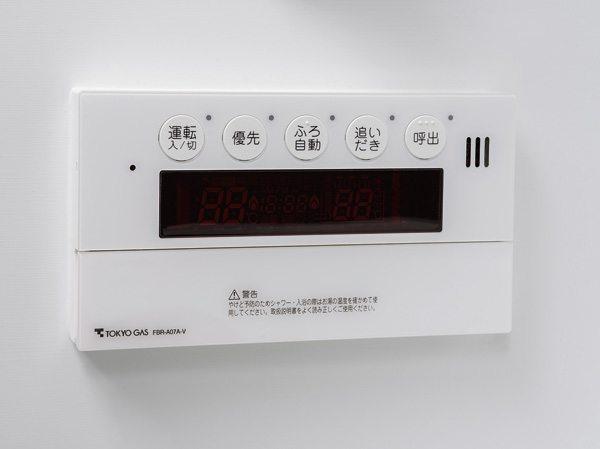 Bathing-wash room.  [Full Otobasu] Temperature and hot water can be freely set, Otobasu that enables the automatic to reheating from hot water filling. Established the operation remote control also in the kitchen.