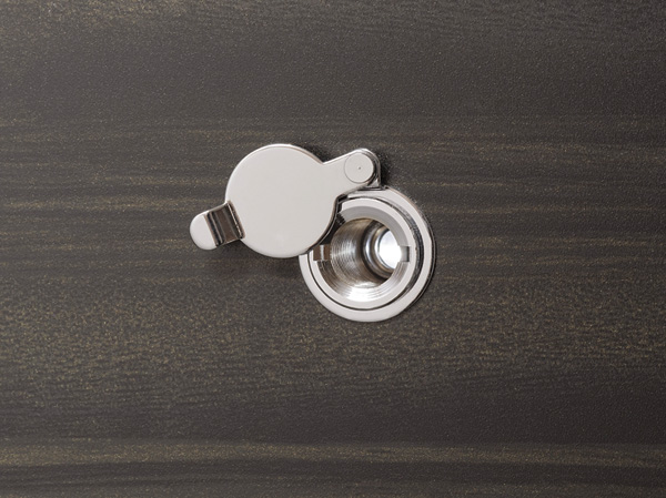 Security.  [Prevention door scope peeping] The entrance door scope, Adopt a back cover with a product to prevent the inclusive peeping from outside. (Same specifications)
