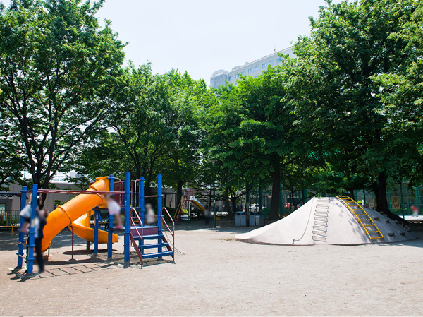 Surrounding environment. Komagome park (a 1-minute walk / About 10m)