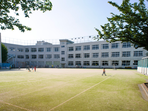 Surrounding environment. Sendagi elementary school (4-minute walk / About 310m)