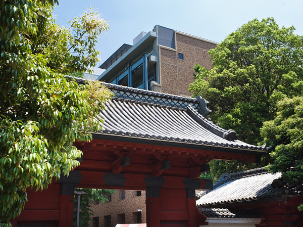 Surrounding environment. University of Tokyo (24 minutes walk / About 1860m)