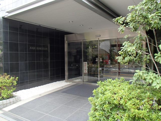 Entrance. Common areas