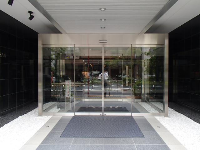 Entrance. Common areas