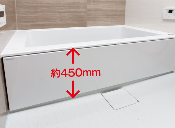 Bathing-wash room.  [Matagi is likely to bathe low low-floor type unit bus] Suppress the straddle sales to bath to about 450mm, Steps of the entrance was also as much as possible resolved, Adopt a unit bus of the low-floor design. further, Installing a handrail on the wall. Corresponding to the aging society can and out of the bathtub while caught in the handrail, Is a specification-friendly people. Since the tub edge is wide puts sitting at the time of bathing. (Same specifications)