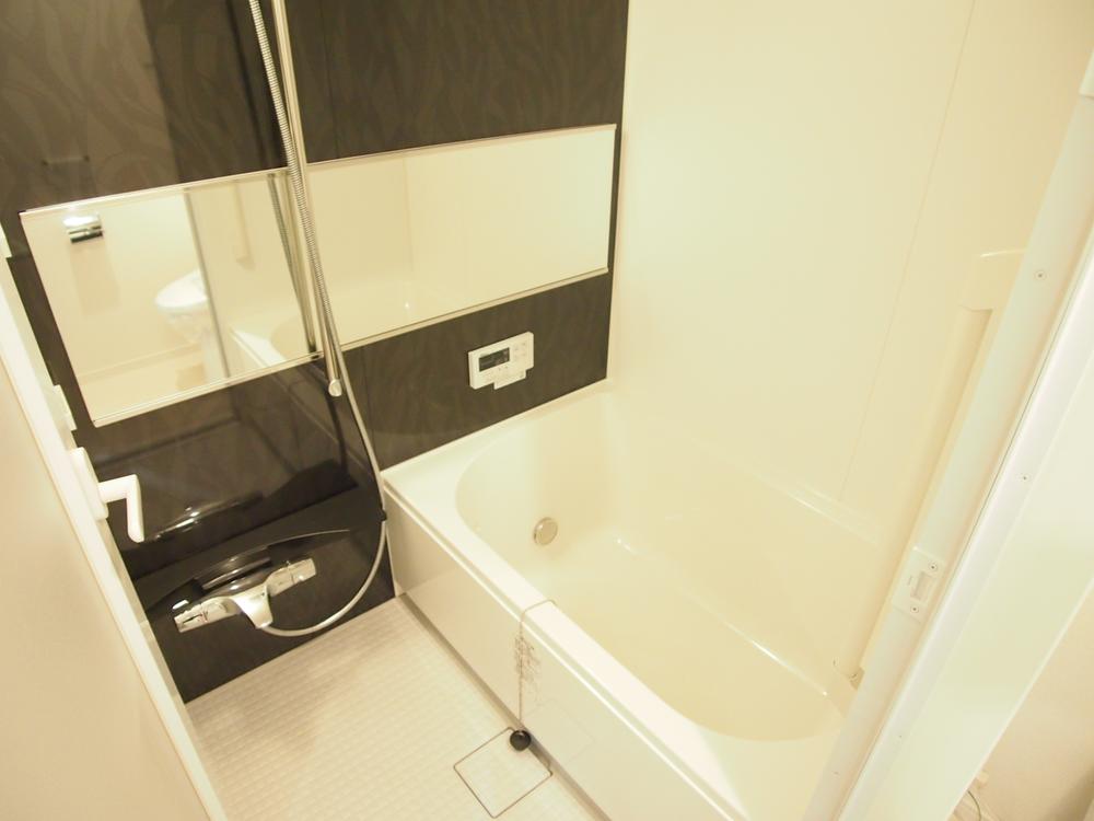 Bathroom. Indoor (11 May 2013) Shooting