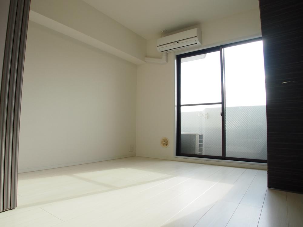 Non-living room. Indoor (11 May 2013) Shooting