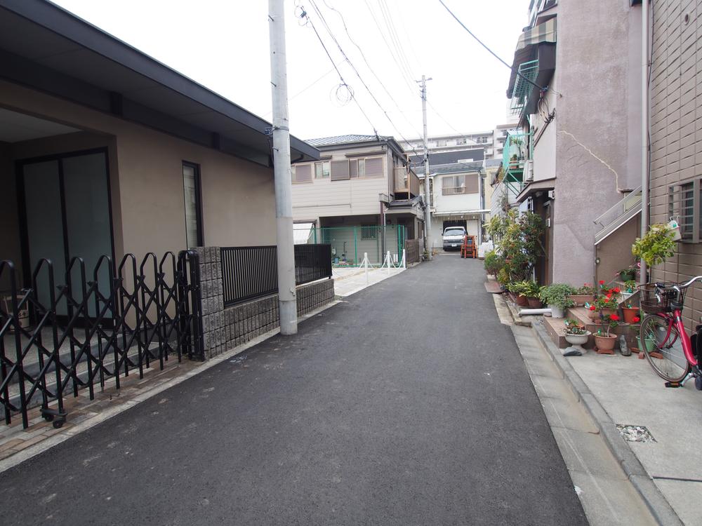 Local photos, including front road. Local (12 May 2013) Shooting