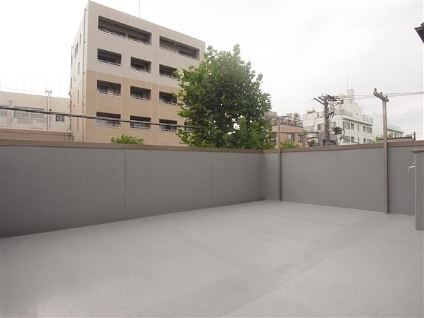 Other introspection. With large roof balcony. Please use a variety of applications. 2013 / 09 shooting