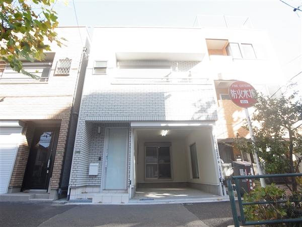 Living easy two-story house. Day is also good. 2013 / 12 shooting