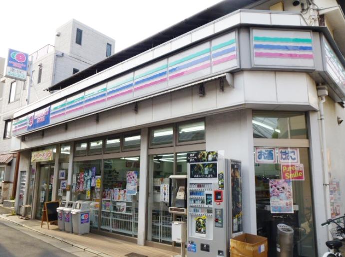Convenience store. 250m to the community store