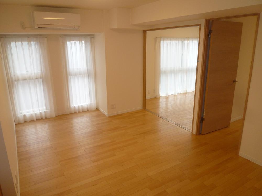 Living. Dining kitchen about 9.0 Pledge. It will be bright rooms have windows on the southwest-facing. You can use it as the next to the Western-style and the space of the integral.