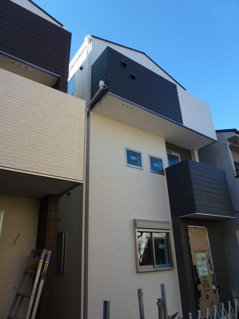 Building plan example (exterior photos). Enforcement example