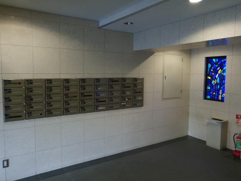 Entrance. Common areas