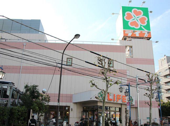 Other local. Until Life Shin'otsuka store a 4-minute walk