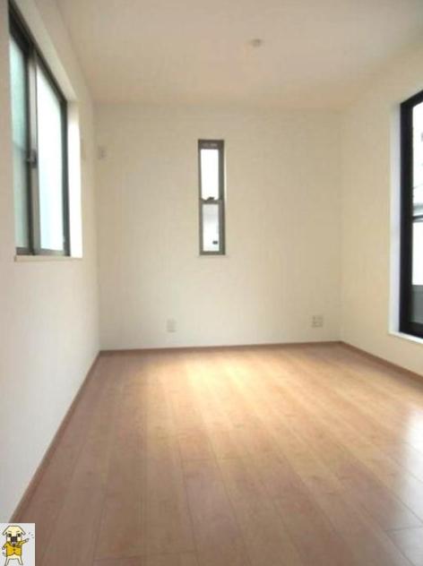 Living. Living part, We firmly divided the dining part.