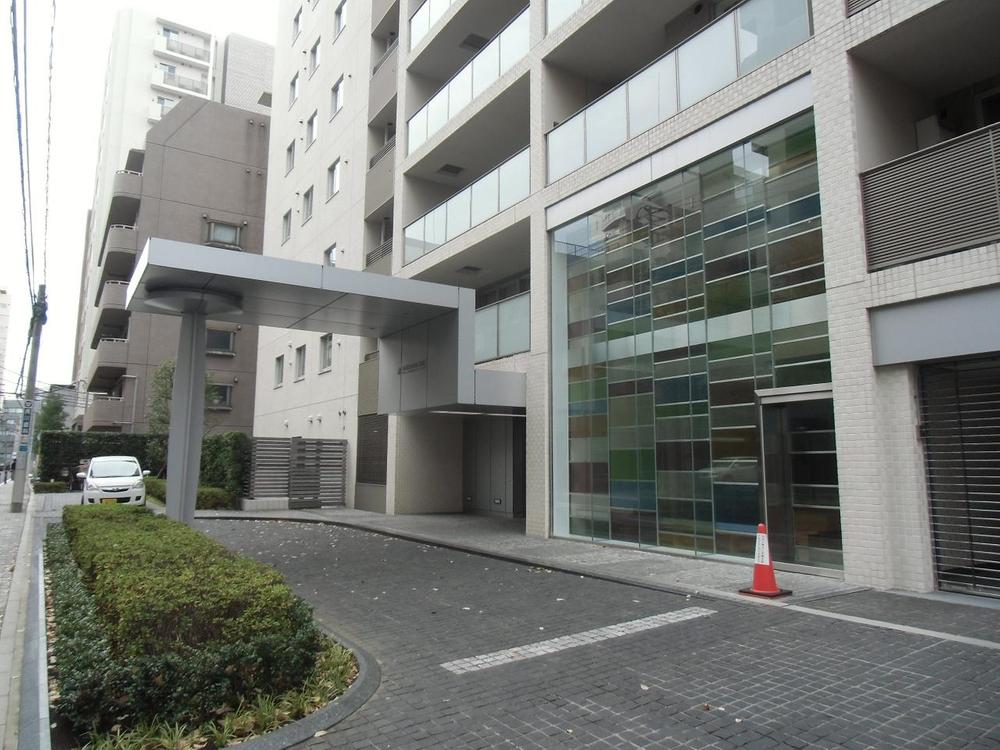 Entrance. Common areas