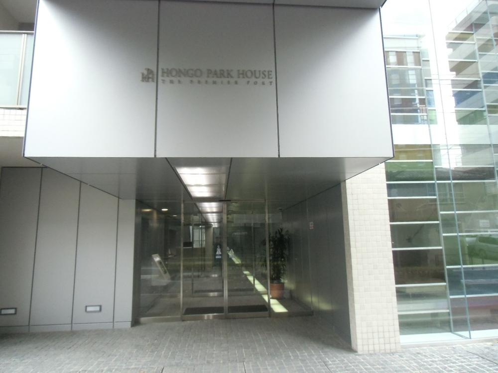 Entrance. Common areas