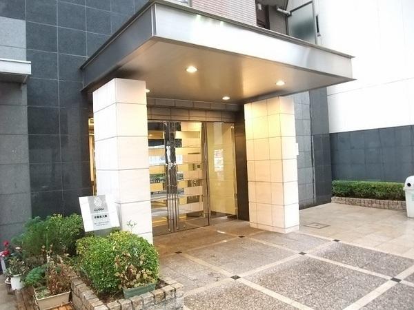 Entrance.  ◆ A TV monitor with auto lock and security camera equipment, Since the custodian are available to you in the day shift, In terms of security is safe. (August 2013) Shooting