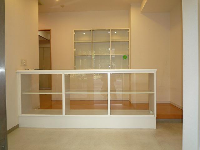 Other introspection.  ◆ Store parts: There is a counter showcase, etc. that were used in the previous store. (November 2013) Shooting