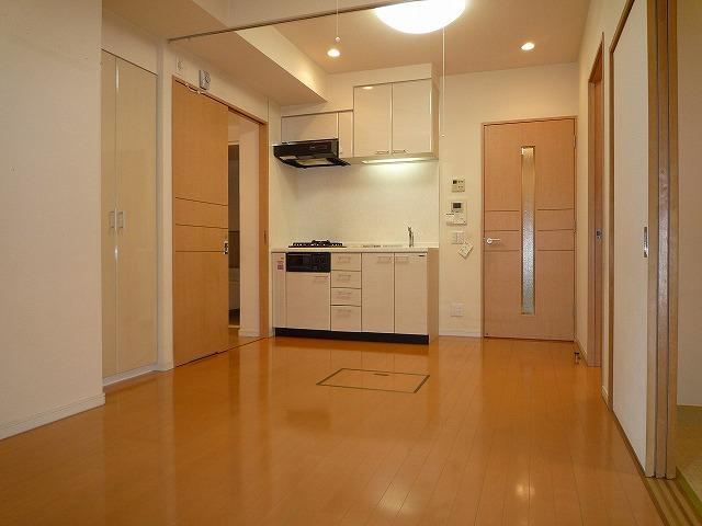 Living.  ◆ About of about 10 quires LDK. There is also under-floor storage. (November 2013) Shooting