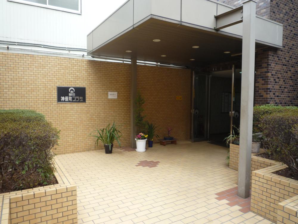 Entrance. Common areas