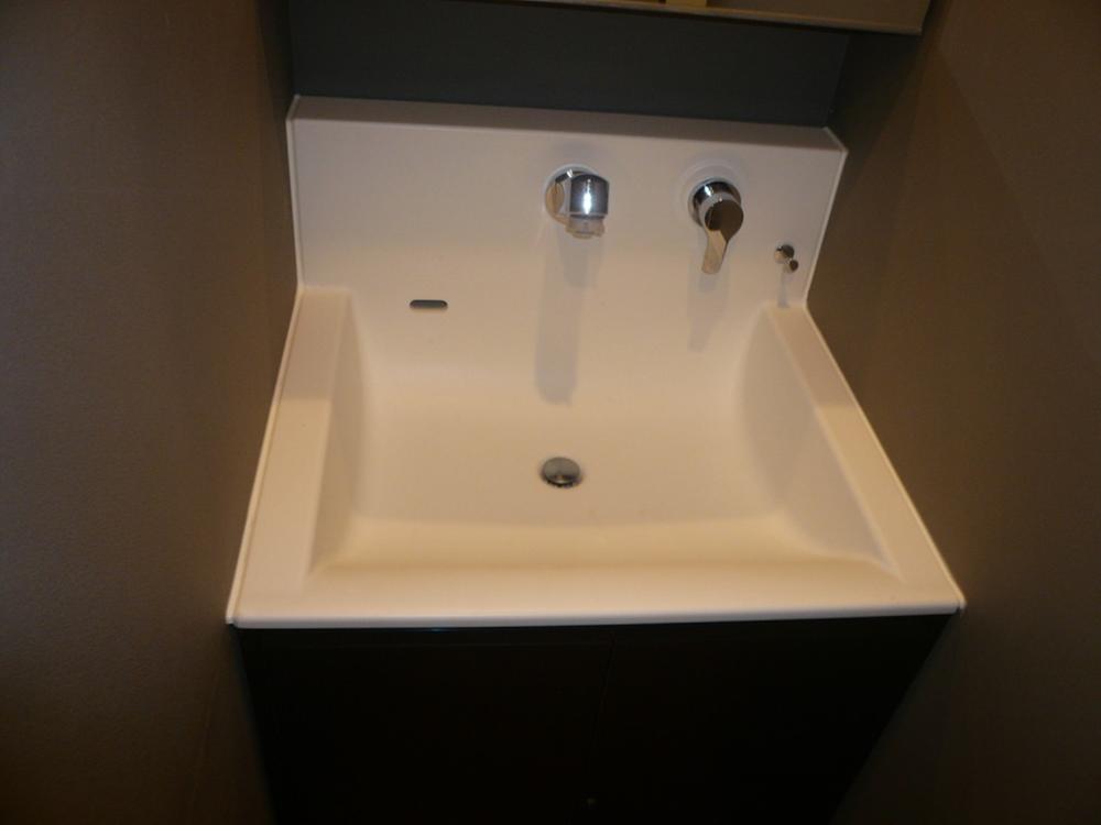 Wash basin, toilet. Indoor (11 May 2013) Shooting