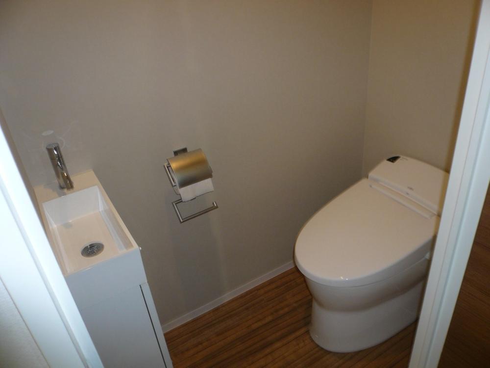 Toilet. Indoor (11 May 2013) Shooting