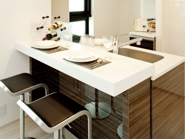 Kitchen.  [Face-to-face kitchen] Face-to-face kitchen conversation with people in the living room while the cuisine. The A type was established enough high counter as a dining table.  ※ B type is the flat type of the counter rather than a high counter.  ※ All Listings amenities are the same specification.