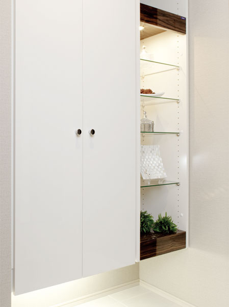 Interior.  [Entrance storage] Entrance footwear purse is, In modern design was charged with indirect lighting at the bottom, It is plenty of storage capacity.