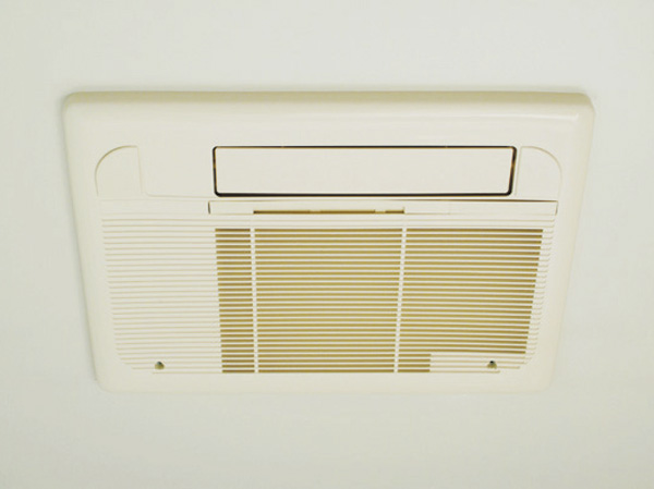 Bathing-wash room.  [Bathroom heating dryer] A comfortable bath time that also put the heating cold winter bathing. In addition it can also be used as a drying machine, You can wash without being influenced by the weather. Also combines 24-hour ventilation function.