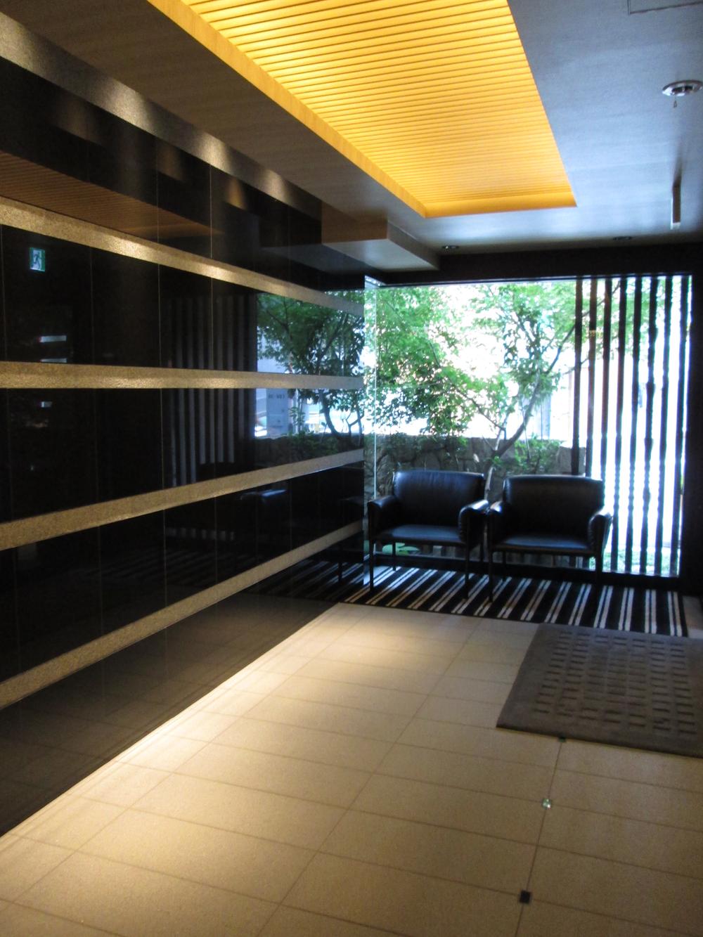 Entrance. Common areas