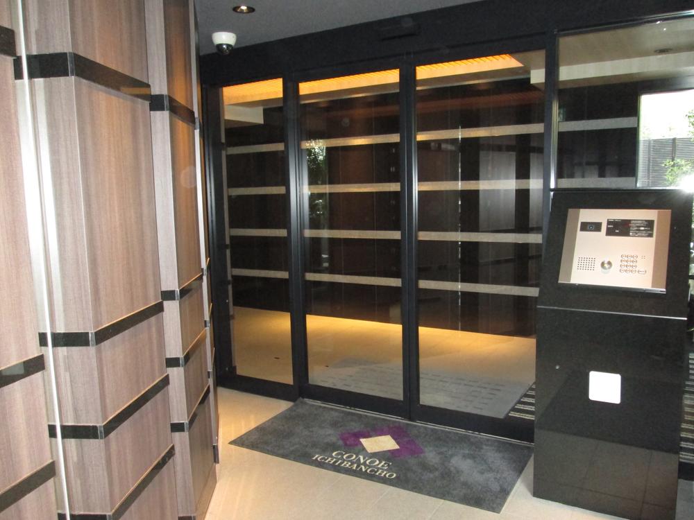 Entrance. Construction housing performance with evaluation 						 / 							Design house performance with evaluation 						 / 							Eco-point target housing 						 / 							Corresponding to the flat-35S 						 / 							Immediate Available 						 / 							2 along the line more accessible 						 / 							Super close 						 / 							It is close to the city 						 / 							System kitchen 						 / 							Bathroom Dryer 						 / 							Corner dwelling unit 						 / 							All room storage 						 / 							A quiet residential area 						 / 							24 hours garbage disposal Allowed 						 / 							Security enhancement 						 / 							Barrier-free 						 / 							Southeast direction 						 / 							Double-glazing 						 / 							Bicycle-parking space 						 / 							Elevator 						 / 							Warm water washing toilet seat 						 / 							TV monitor interphone 						 / 							Leafy residential area 						 / 							All living room flooring 						 / 							IH cooking heater 						 / 							Walk-in closet 						 / 							water filter 						 / 							Pets Negotiable 						 / 							Located on a hill 						 / 							Floor heating 						 / 							Delivery Box