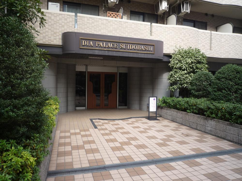 Entrance. Common areas