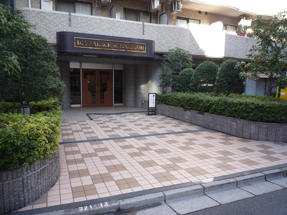 Entrance. Common areas