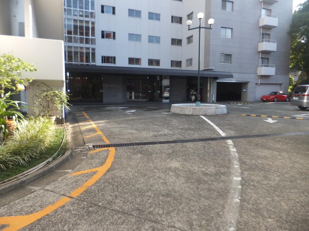 Entrance. Common areas