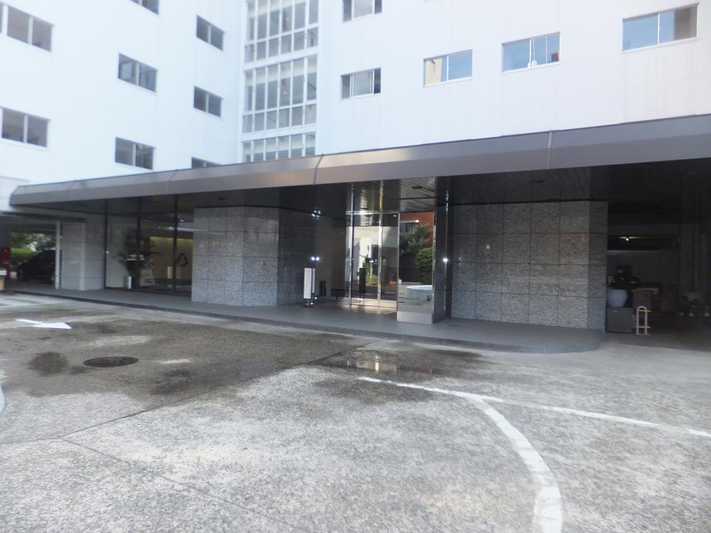 Entrance. Common areas
