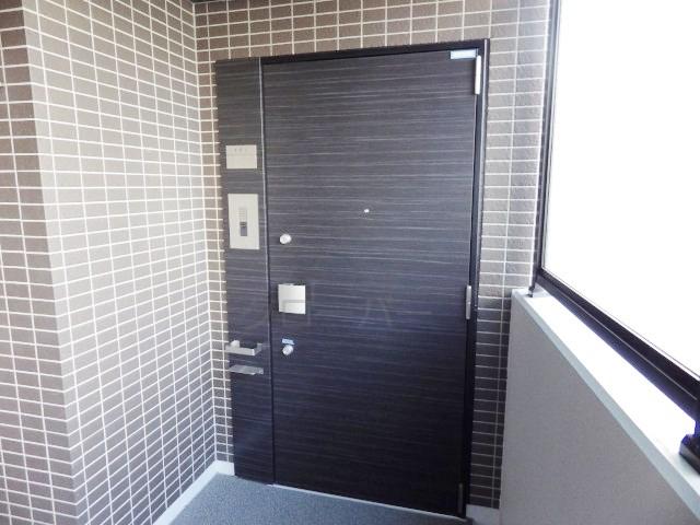 Other common areas. Sharing unit Entrance