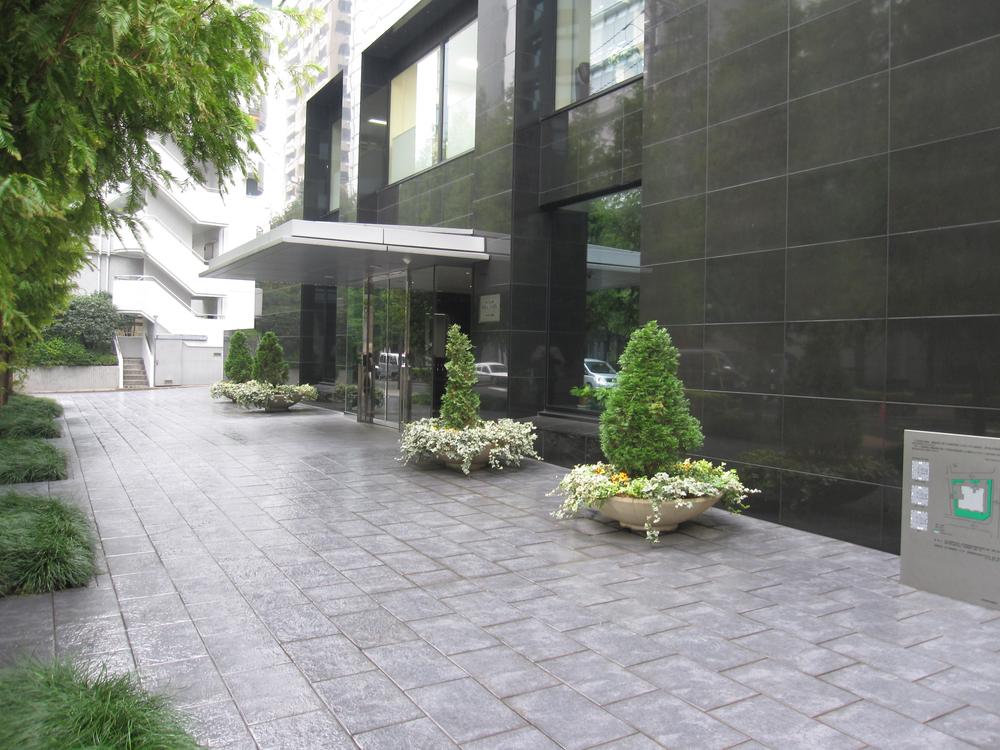 Entrance. Common areas
