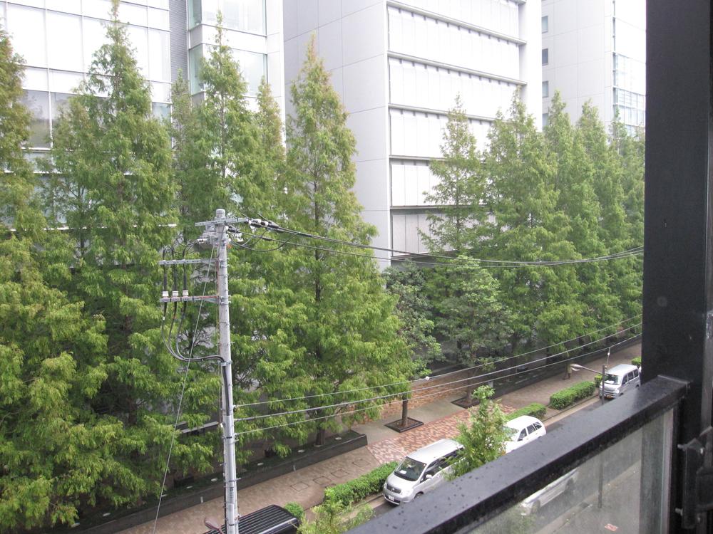 View photos from the dwelling unit. View from the site (November 2013) Shooting