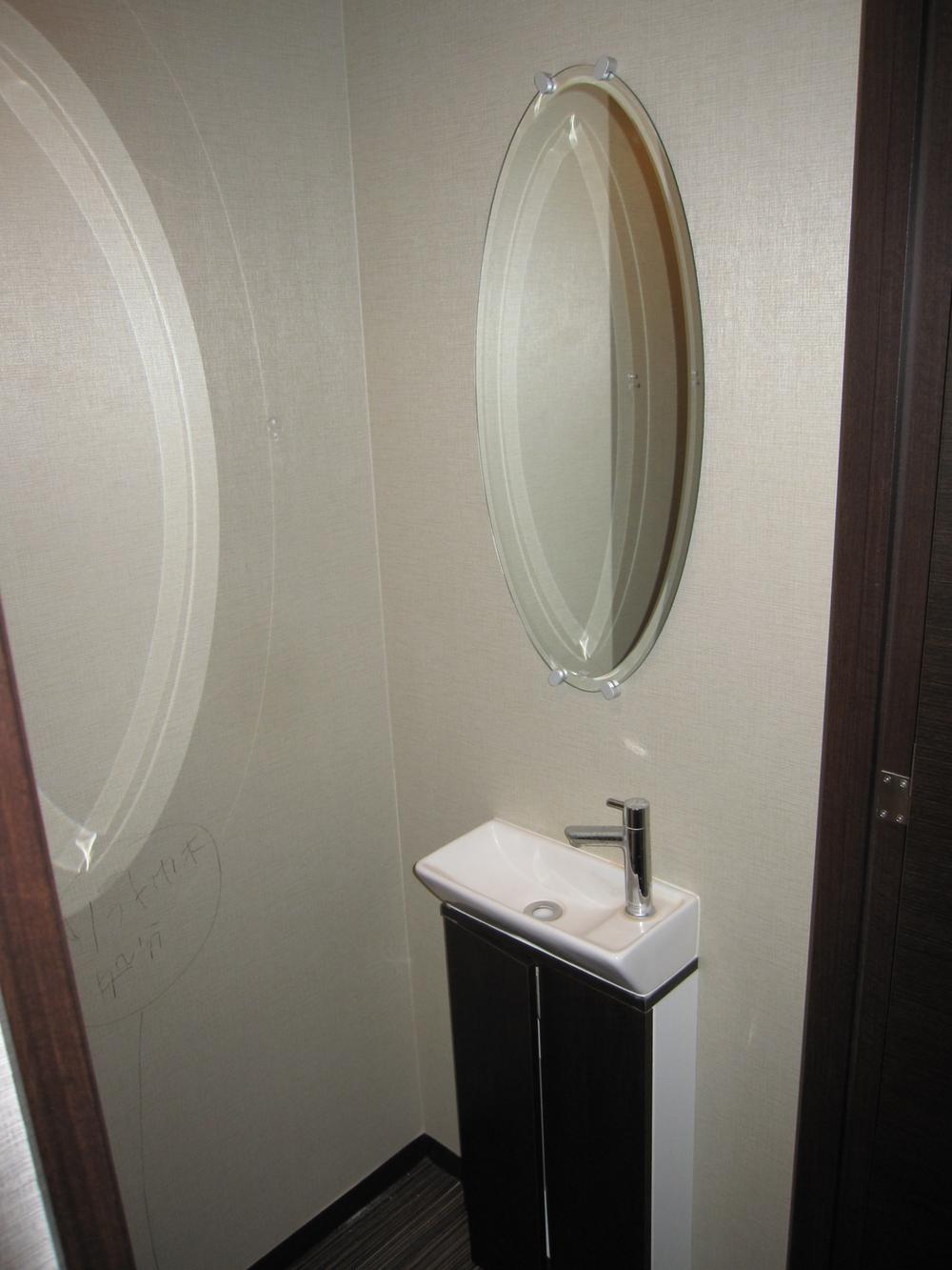 Toilet. Indoor (11 May 2013) Shooting