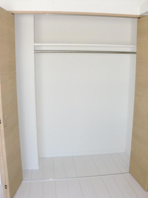 Receipt. Walk-in closet